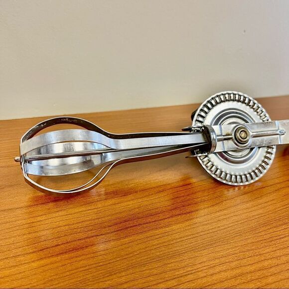 Vintage Another Androck Product Stainless Steel Bakelite Hand Mixer - Picture 11 of 14